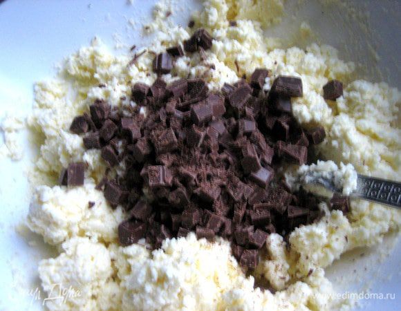 Высыпаем в крем.