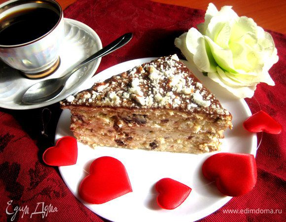 И отрезаем мягкий,пропитанный тортик к утреннему кофе))) Быстро,вкусно и духовку включать не надо!!!