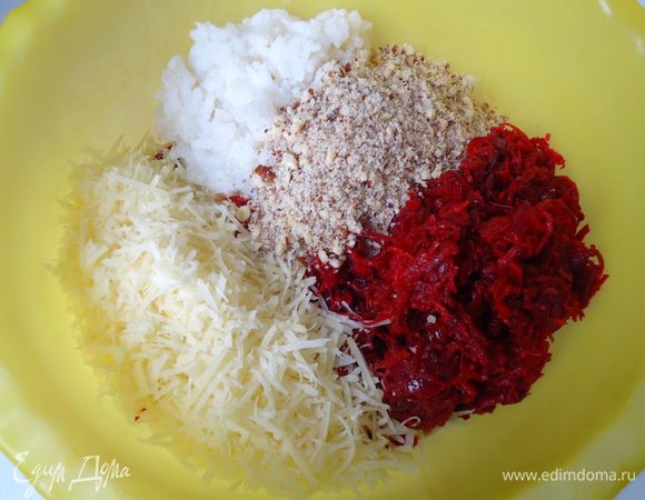 Все ингредиенты смешать в миске.
