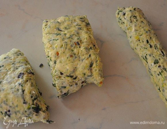 Разделить на три части, раскатать их в жгутики