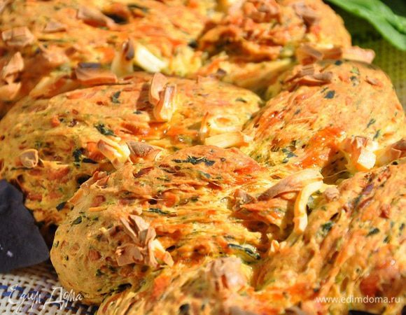Выпекать при 200 гр. С  и примерно 30-35 минут наслаждаться вкусной, роскошной плетенкой, напичканной сыром! 