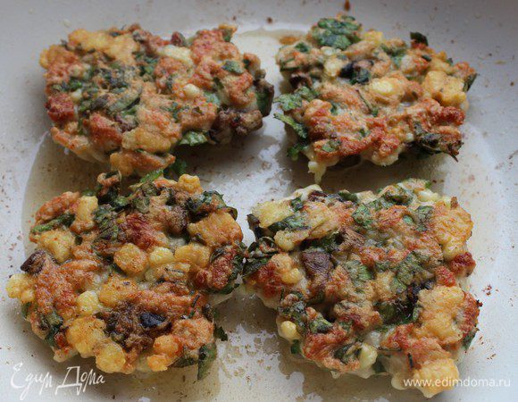 Вот такие румяные котлетки должны у нас получиться.