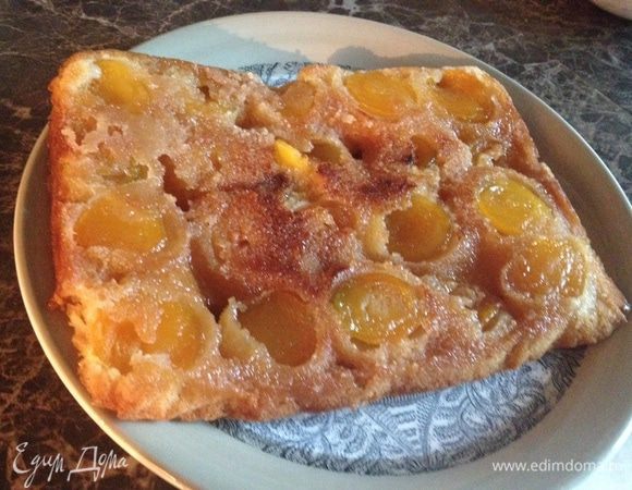 Переворачиваем, сверху можно посыпать орехами, шоколадом, кокосовой стружкой или сах.пудрой, и наслаждаться!