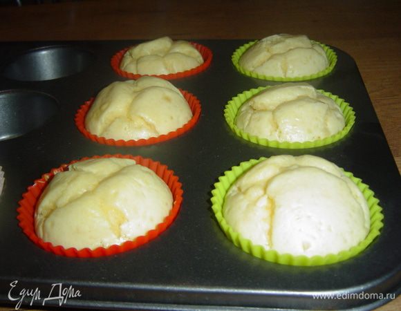  Кексы не должны зарумяниться, цвет у них – бледно-желтый, а вкус невероятный, как в теплом, так и в холодном виде. 