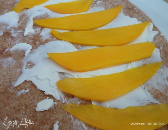 Уложить манго 
