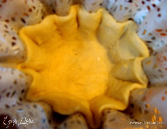 Получится такая розеточка. И так все 6 частей теста. Поставить в разогретую духовку до 200* на 5 минут.