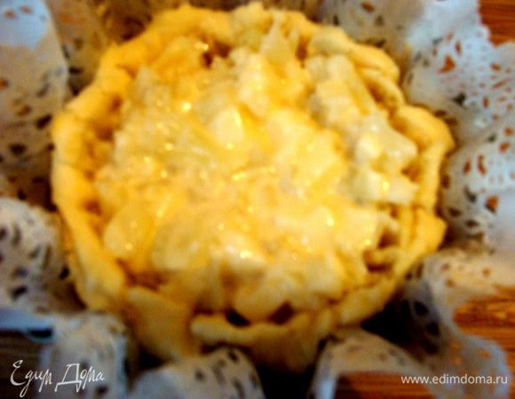 Разложить начинку по розеточкам. Поставить выпекать дальше на 20 минут.