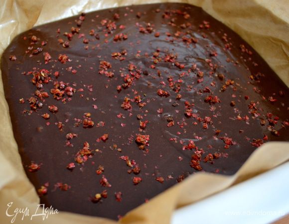 Сверху присыпать свежемолотым розовым перцем и поставить в духовку выпекаться на 27-30 минут. Не пересушите!!! 