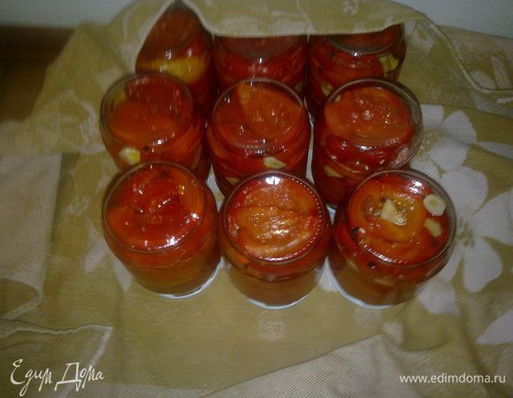 Переворачиваем банки крышками вниз и укутываем теплым одеялом до полного охлаждения (2-3 дня).
Вот и все. Через месяц можно  открывать и наслаждаться.
