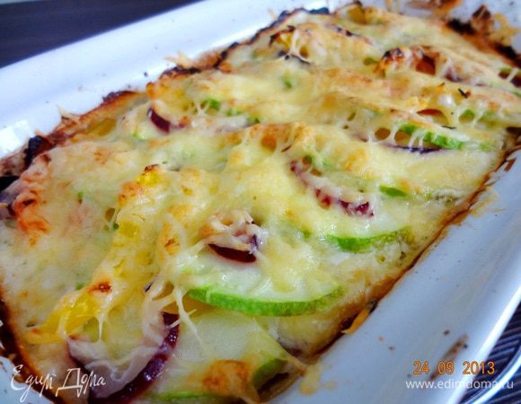 Готовую бабку вынуть, немного остудить и можно подавать. Очень хорошо с солеными огурчиками, но свежие овощи тоже хорошо дополняют блюдо.