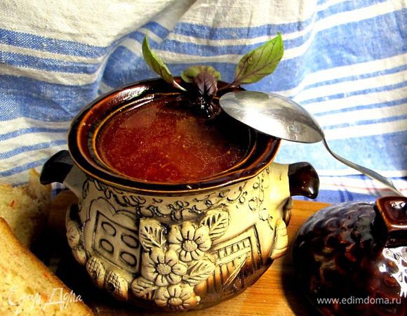 При подаче можно добавить толченный чеснок и нарубленную зелень.