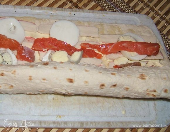 Свернуть в рулет.