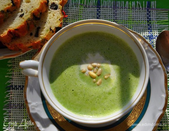 Подавать, украсив сливками и кедровыми орешками.