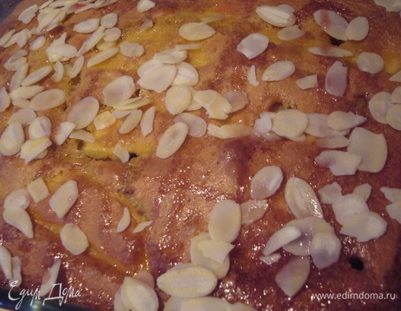 Сверху можно посыпать хлопьями миндаля.