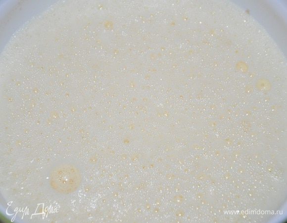 Яйца взбить.