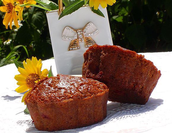 Вот и готовы ароматные, воздушные, шоколадно – малиновые маффины. 