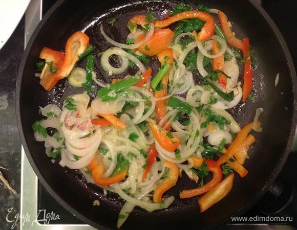 Обжариваем 2 минуты.