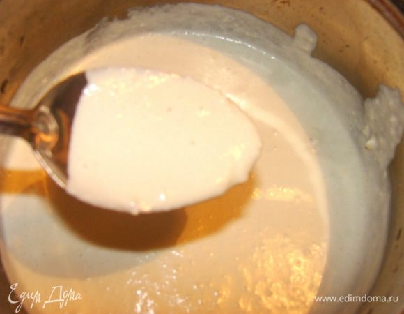 Сыр и сливки смешать в блендаре, вылить в сотейник подогреть, постоянно помешивая, но не доводить до кипения!