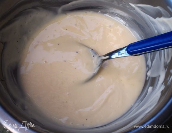 Соус:Чеснок очистить и пропустить через пресс. Соединить с майонезом, соком лимона, посолить, поперчить, хорошо перемешать.