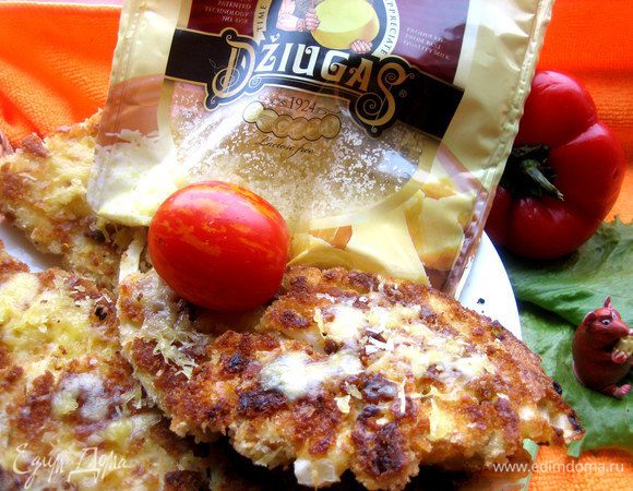 Капустка сохраняет лёгкую хрустинку и сочность, но кто не хочет этого, может потушить немного под крышкой в конце.