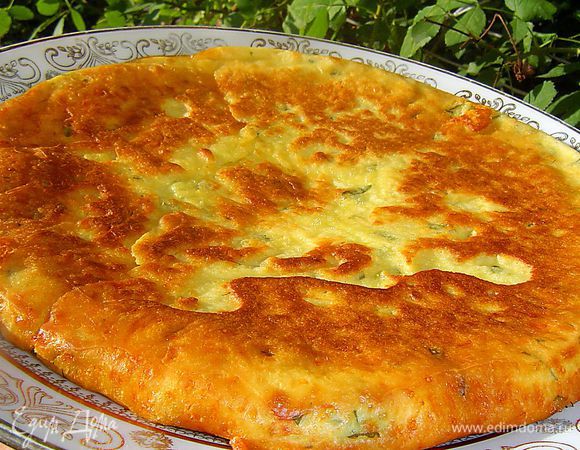 Вот и готова наша сырная, вкусная, ароматная лепешка.