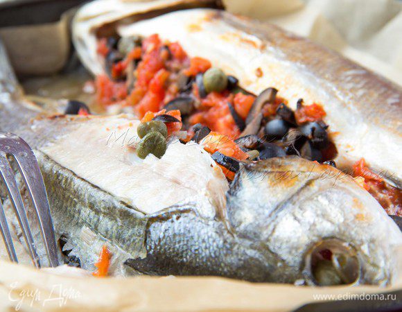 Перед подачей рыбу обязательно полить соусом со дна формы.