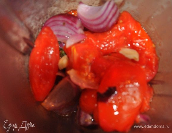 После переложить все в чашу блендера, добавить базилик и измельчить. Не забудьте вынуть веточки тимьяна ))