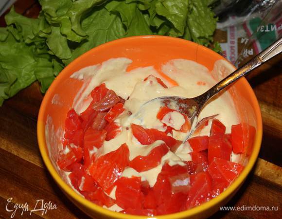 Перемешаем с заправкой.