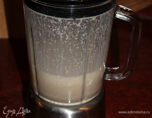 Все ингредиенты положите в блендер, измельчите до однородности. Переложите смесь в удобную емкость и оставьте на 20 минут для набухания.