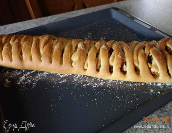 Выпекать при температуре 180 градусов минут 30-40, до образования румяной корочки.