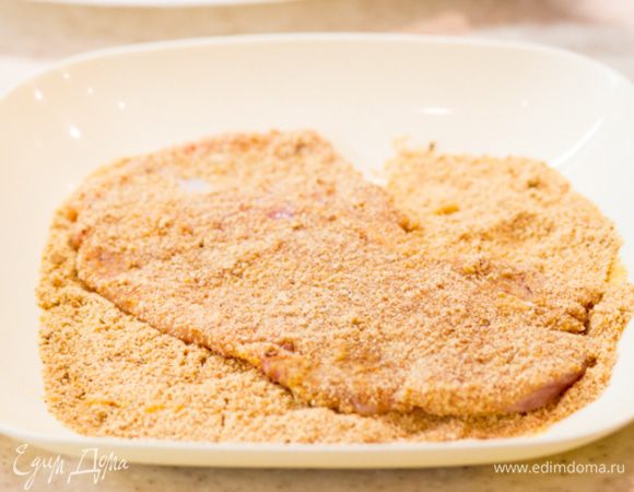 И в последнюю очередь - в панировочных сухарях.