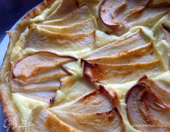 Духовку выключить,приоткрыть дверцу и дать остыть пирогу. Освободить от разъемной ленты и переложить на блюдо. Нарезать на порционные кусочки и.........приятного чаепития!!!)))