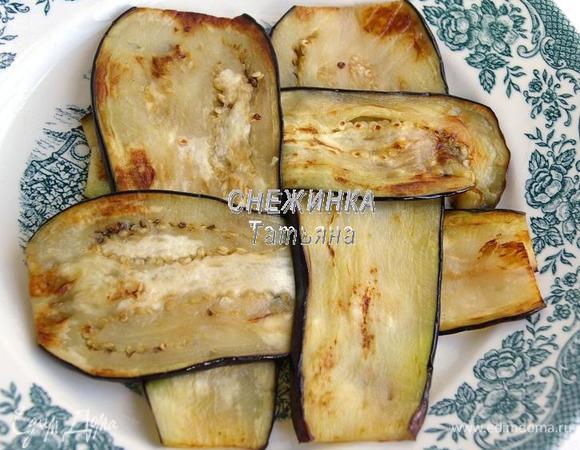 Делаем «конвертики». Переплетаем 4 полоски баклажана плотно между собой.