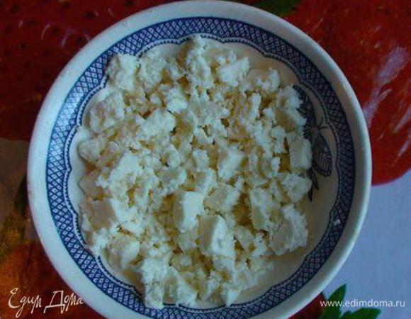 Для заливки:
брынзу растереть вилкой.