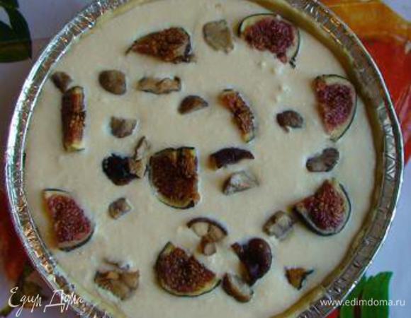 Залить сырной заливкой и сверху выложить оставшиеся каштаны, грибы и инжир.