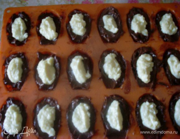 Разложить начинку.