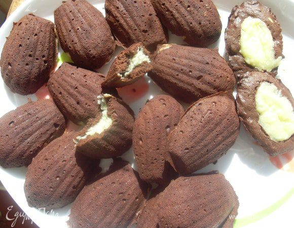 Выпекать в разогретой до 200 градусов духовке около 12 минут.