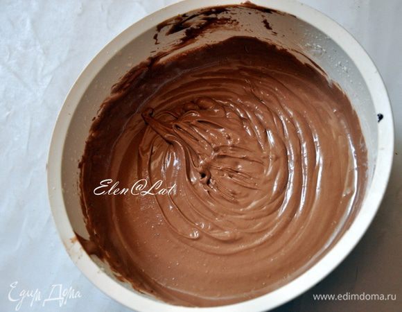 ...насыщая шоколадно-сливочную смесь кислородом.