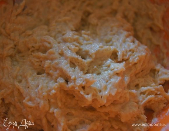 Добавить жидкую смесь к сухой, перемешать вилкой, быстро, особо не стараясь)))) Заполнить на 2/3 смазанные (если не силикон) формы для маффинов и поставить в духовку на 20 минут. Булочки очень хорошо вырастут и подрумянятся сверху. 