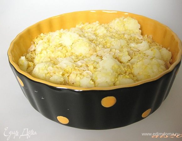 Капусту выложить в форму для запекания. 