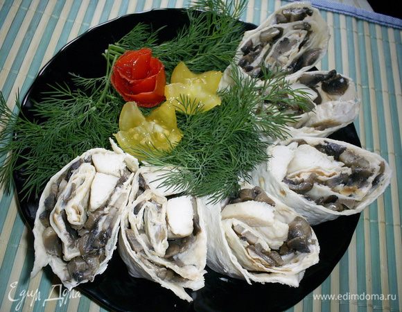 Даем настояться несколько минут и нарезаем на порционные кусочки. 
Приятного аппетита!!!