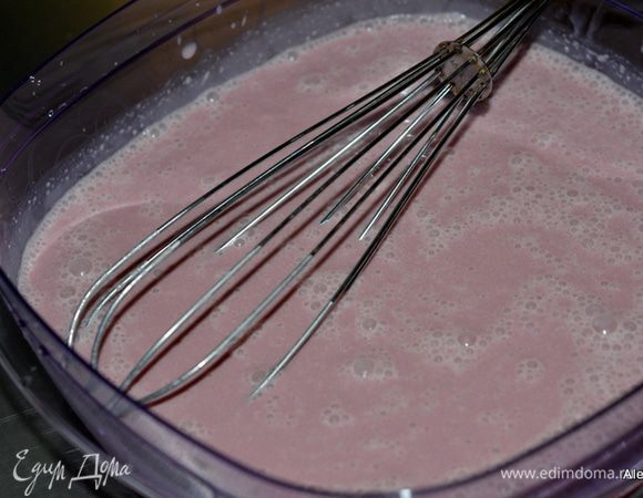 Перемешаем все тщательно и поставим в холодильник . Желательно перемешивать часто и ставить обратно в холодильник. Затем перелить в контейнер, закрыть крышкой и поставить на ночь в морозильник. Можно добавить капли шоколадные по желанию, перемешав все.