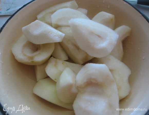 Груши почистить, порезать дольками толщиной примерно 0,5мм