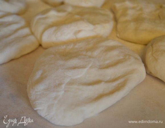 Делим его на 8 равных частей. 