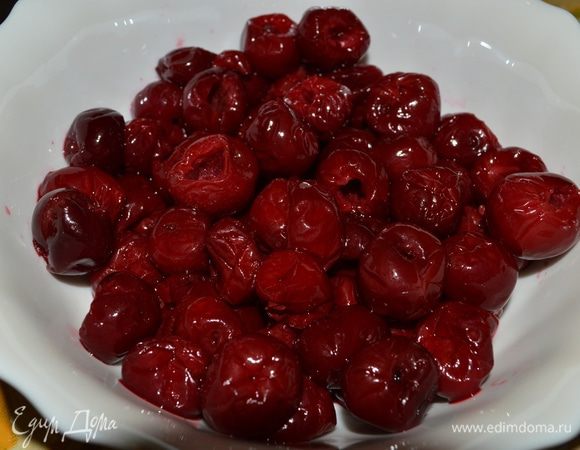Ягоды вымыть, просушить.
Можно использовать замороженные ягоды. В этом случае ягоды разморозить и убрать лишнюю жидкость.
