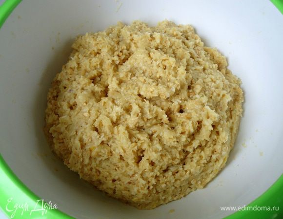 Замесить тесто. Оно будет липким.
