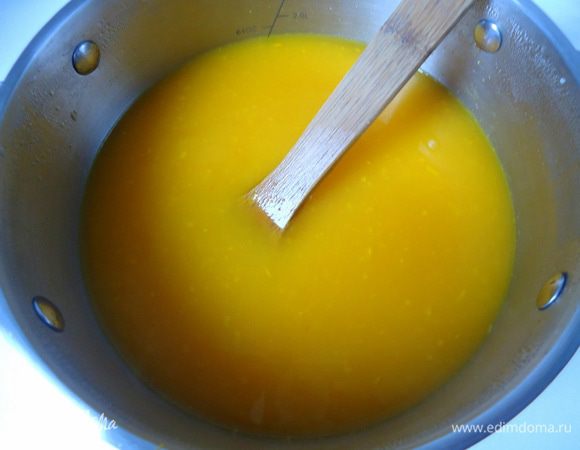 И тонкой струйкой ввести в отвар, не переставая мешать. Дать киселю закипеть, только до первых «булек». Снять с огня, остудить. Кисель готов.