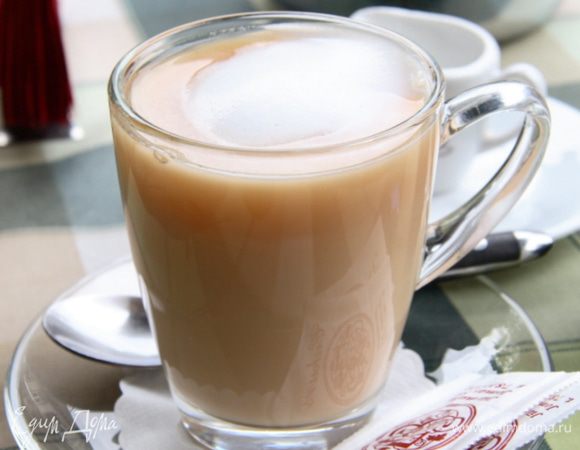 И подавать. Надеюсь, чай с молоком станет вашим излюбленным согревающим чаем, но в любом случаем, он не оставит вас равнодушным...