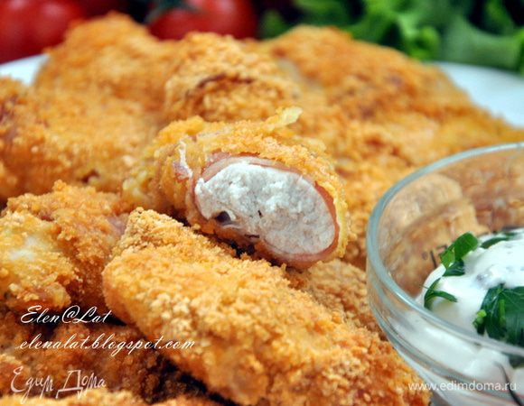 Для соуса: смешать в мисочке йогурт, и нарезанную мелко петрушку, можно потереть маринованных огурчиков. Все!!! Приятного аппетита!!!