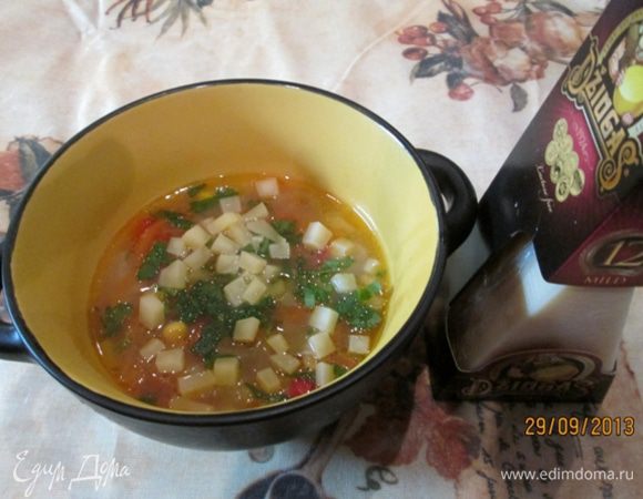 Сыр "Джюгас" порезать на кубики. 
Добавить в суп петрушку и сыр "Джюгас".
Вот теперь дождь не испортит настроение! 